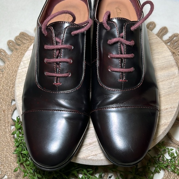 CLARKS Tilmont Top Ivy Oxford Lace Up Shoe Women 8.5M Classic Dark Academia - Picture 2 of 8